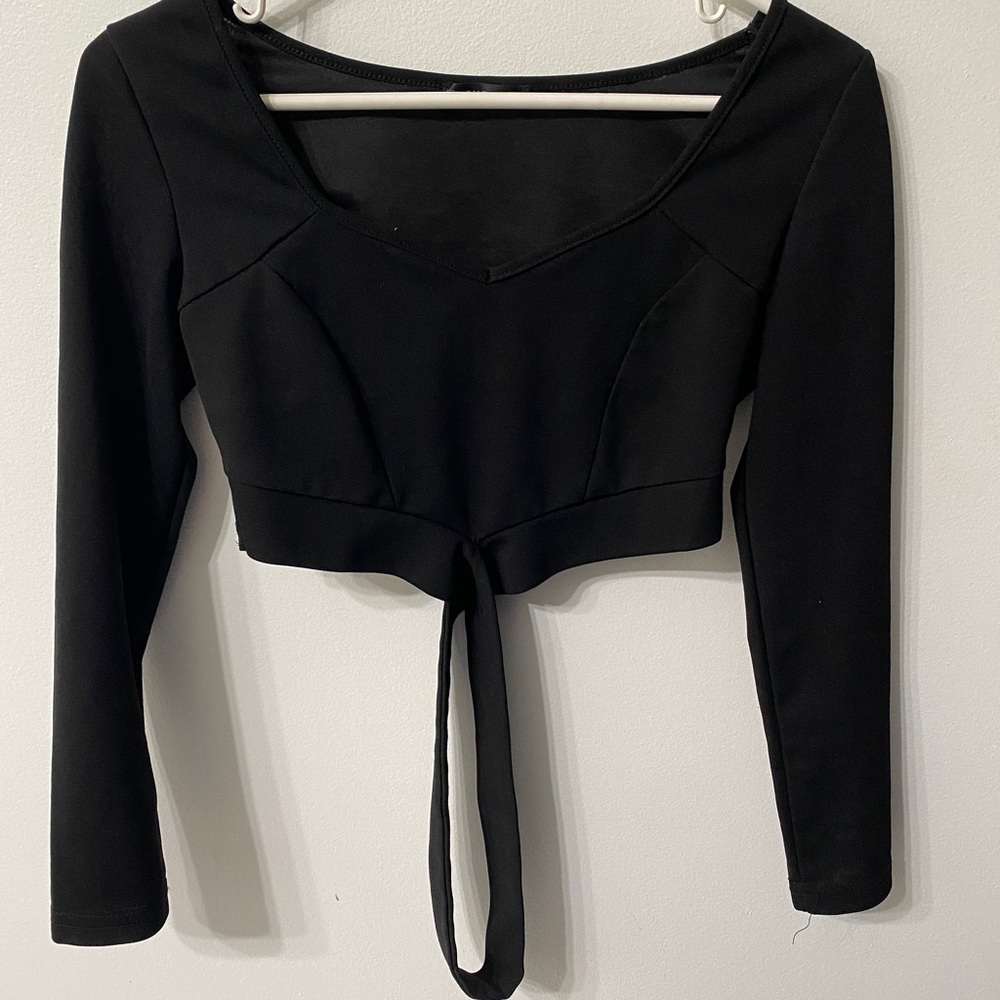 Black long sleeve crop top